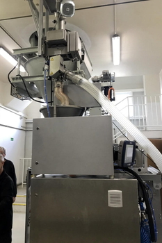 Détecteur de métaux gravitaire QUICKTRON 07 RH HyQ Clean – granulation et homogénéisation des mélanges dans la production pharmaceutique