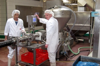 Détecteur de métaux mobile pour systèmes de tuyauterie MEATLINE 07 – contrôle des produits carnés dans l'industrie alimentaire