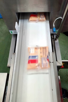 Détecteur de métaux de type tunnel Metron 07 CI – purification du lait dans une laiterie