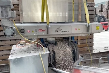 Plaque magnétique autonettoyante pour broyeurs mobiles – séparation des fers à béton lors du broyage du béton