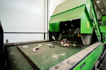 Séparation des métaux sur une ligne de tri de déchets ménagers