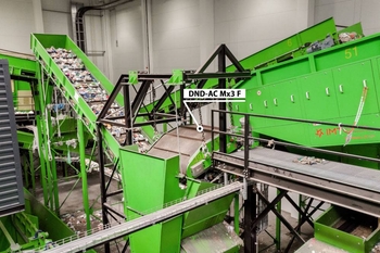 Séparation des métaux sur une ligne de tri de déchets ménagers