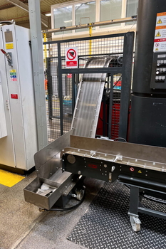 Convoyeur magnétique MD-Z COBRA – transport de pièces métalliques embouties depuis la presse en mécanique