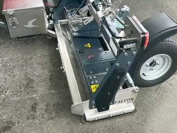 Balai magnétique MS 2000 F FALCON avec le module EasyDemag – nettoyage des copeaux sur un site de mécanique