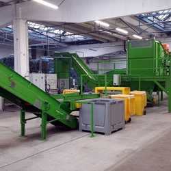 Ligne de triage automatique servant à trier des déchets en plastique 3D – bouteilles en PET
