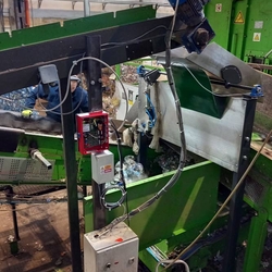 Ligne de triage automatique servant à trier des déchets en plastique 3D – bouteilles en PET