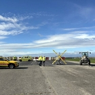 Croix lumineuse mobile indiquant la fermeture d’une piste d’aéroport