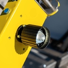 Croix lumineuse mobile FIREFLY 4 indiquant la fermeture d’une piste d’aéroport
