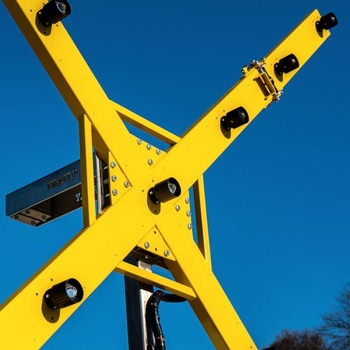 Croix lumineuse mobile FIREFLY indiquant la fermeture d’une piste d’aéroport