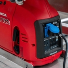 Croix lumineuse mobile FIREFLY 6 indiquant la fermeture d’une piste d’aéroport